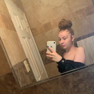 Meet your Posher, Katelyn